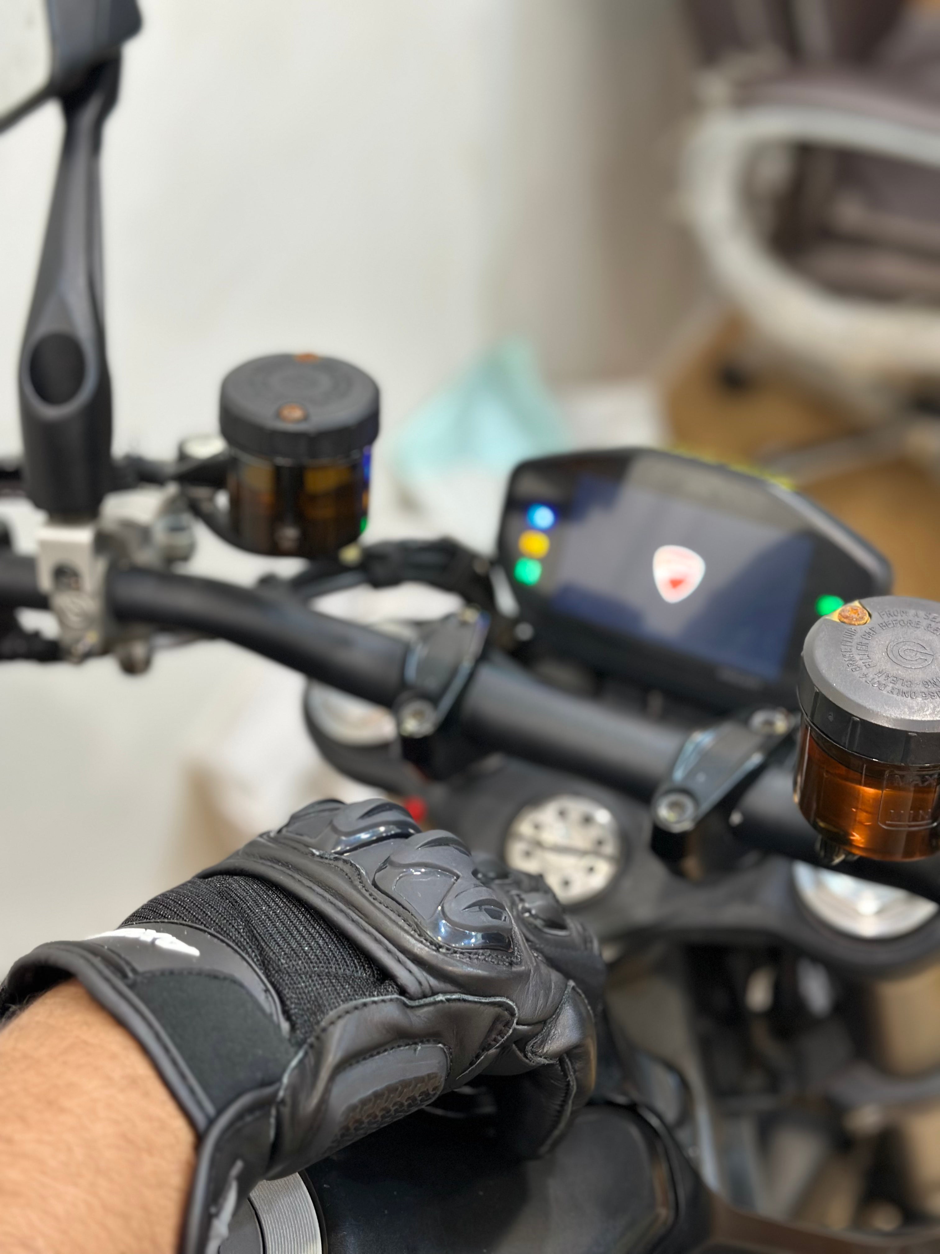 AXOR VIPER SHORT CUFF RIDING GLOVES