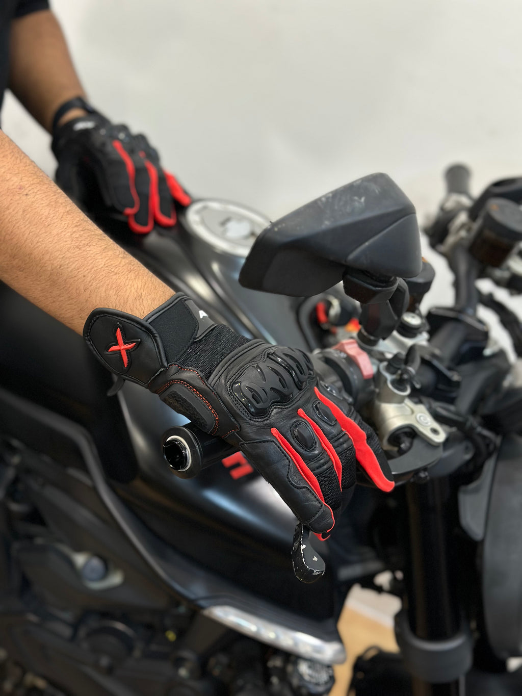 AXOR VIPER SHORT CUFF RIDING GLOVES