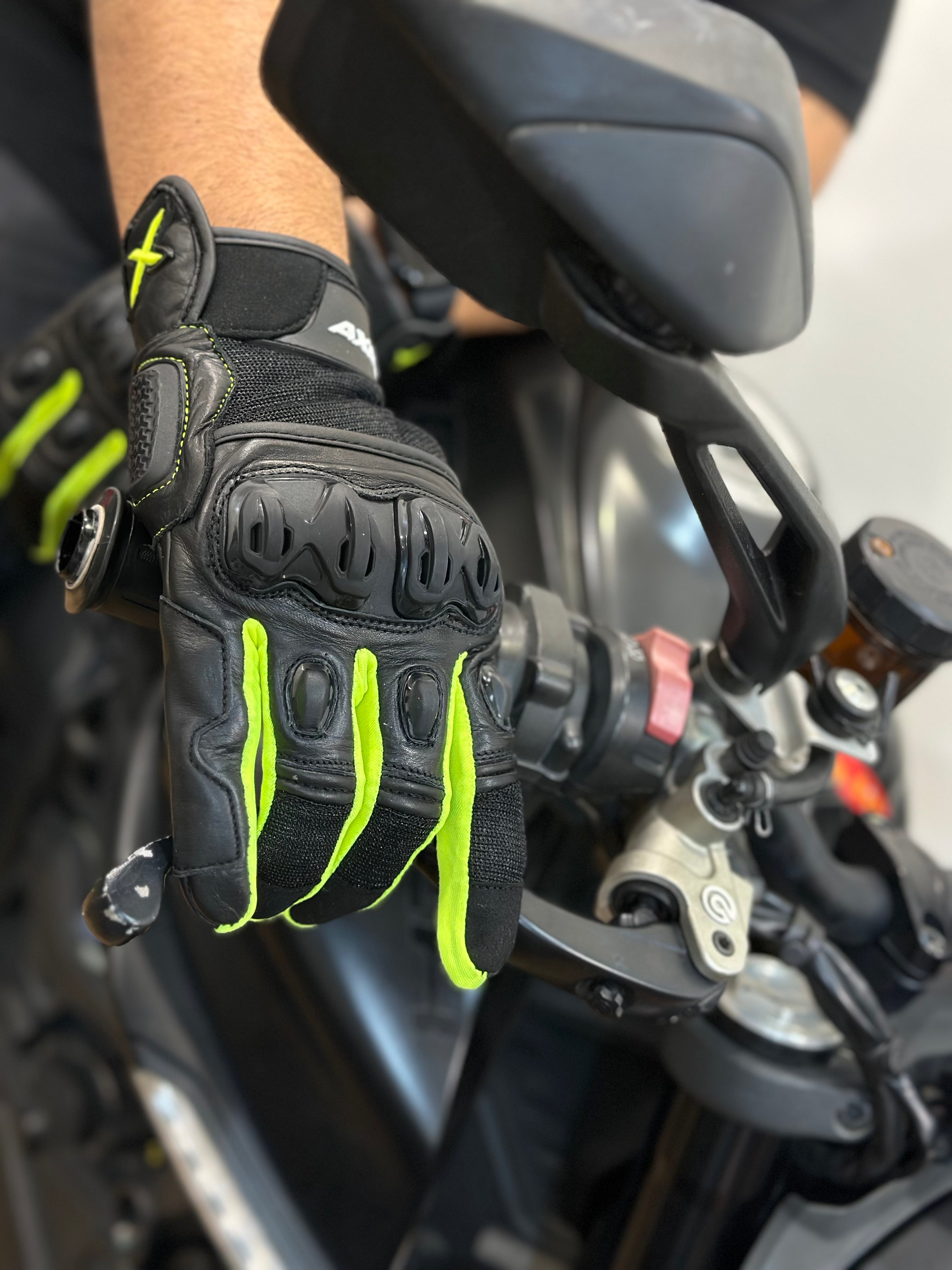 AXOR VIPER SHORT CUFF RIDING GLOVES