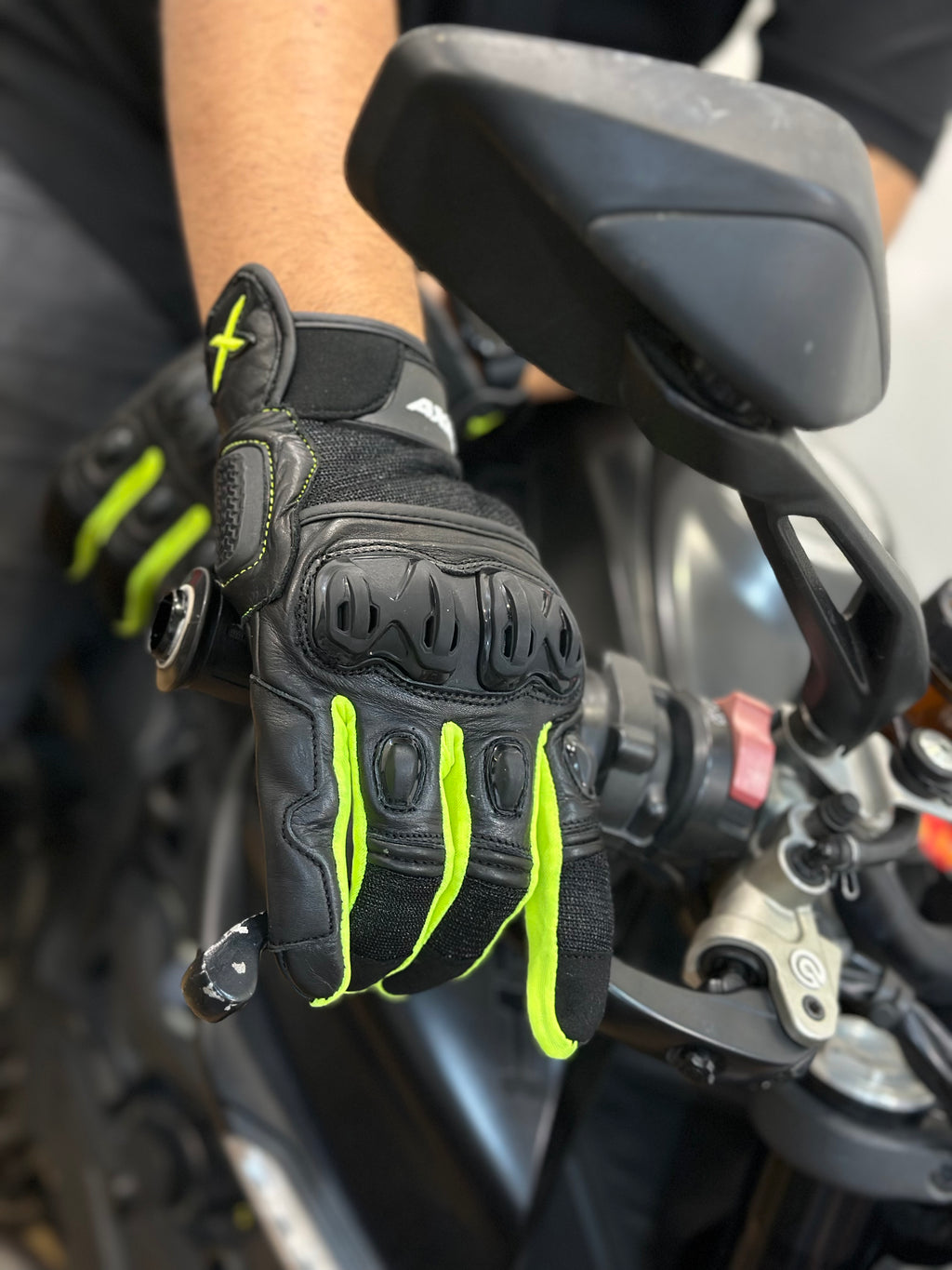 AXOR VIPER SHORT CUFF RIDING GLOVES
