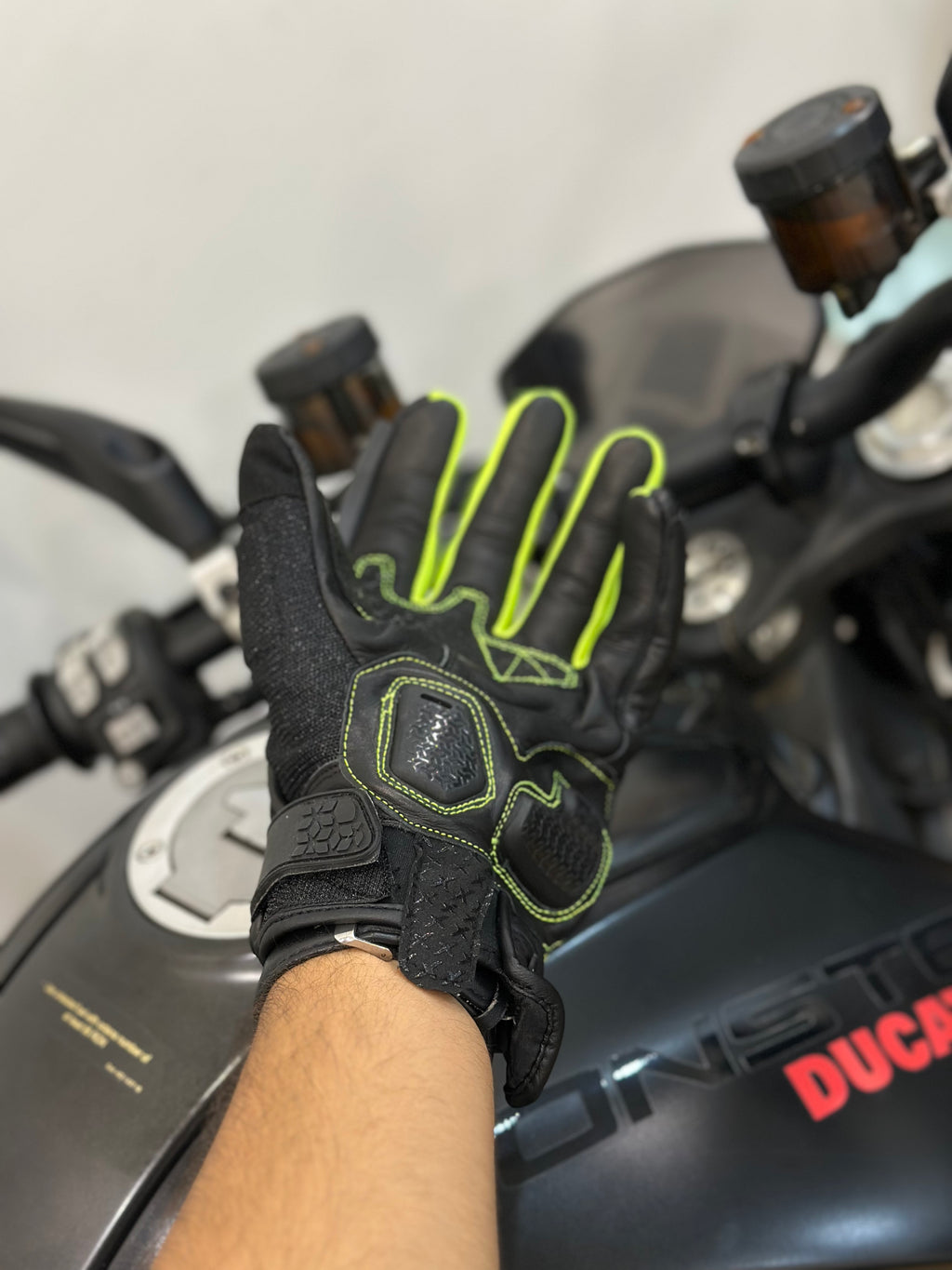 AXOR VIPER SHORT CUFF RIDING GLOVES