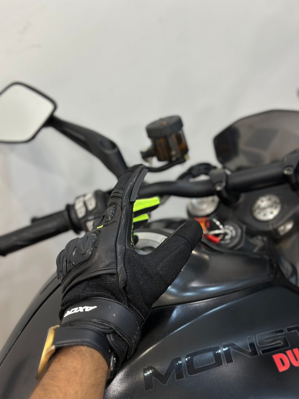 AXOR VIPER SHORT CUFF RIDING GLOVES