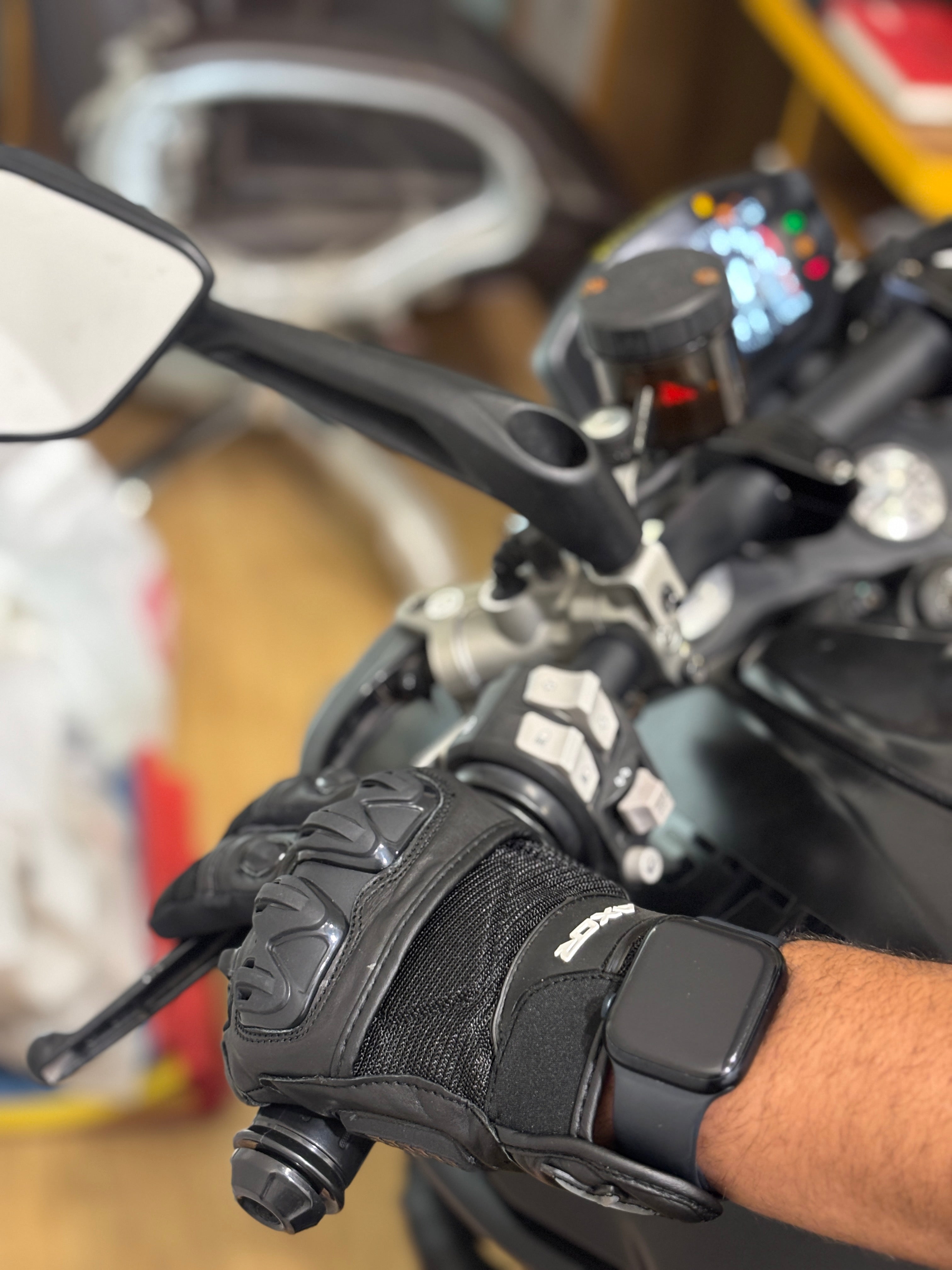 AXOR VIPER SHORT CUFF RIDING GLOVES